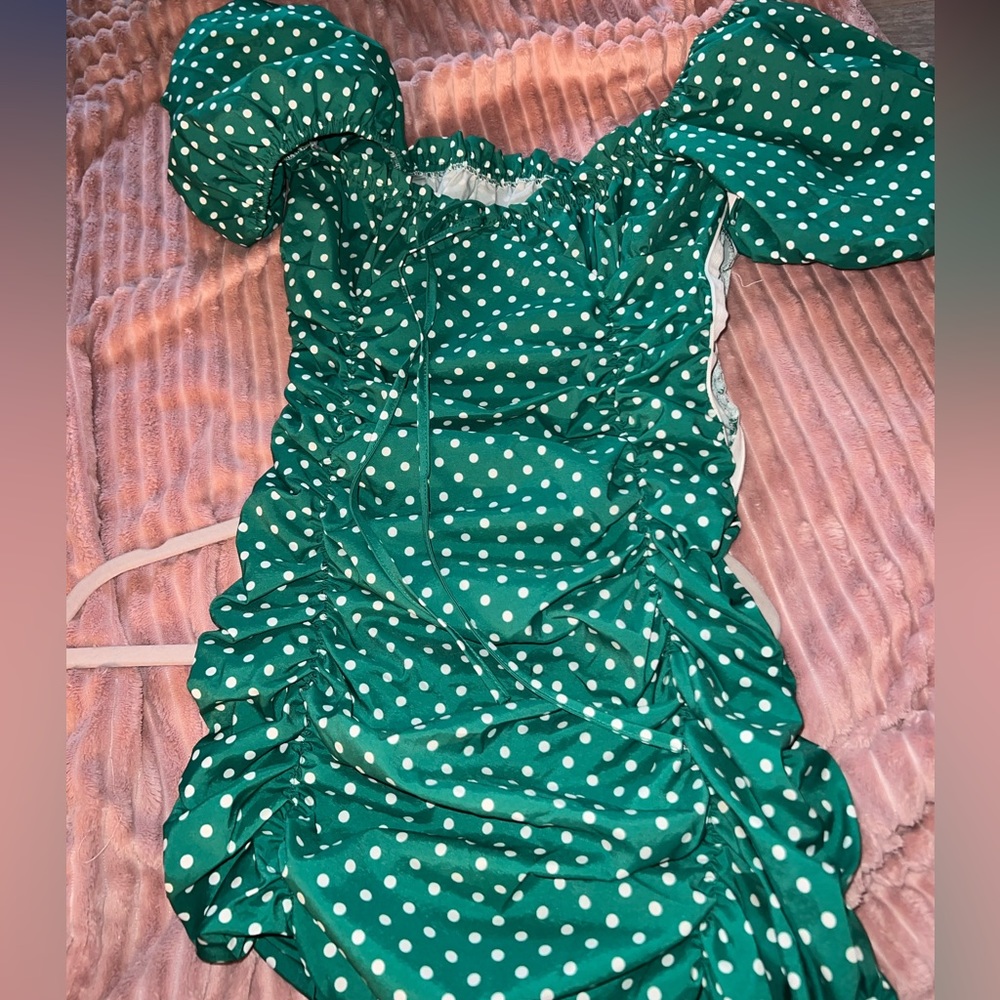 Puffy dress fiancé is selling